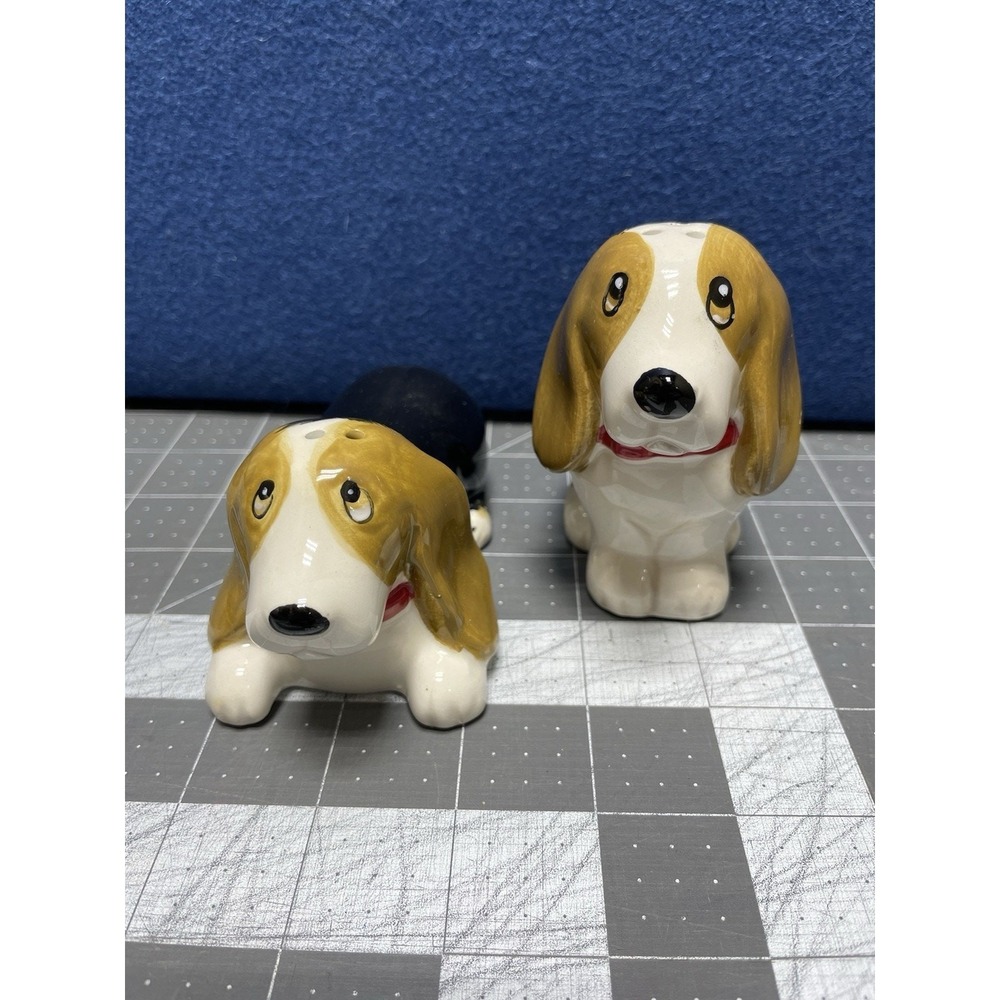 Pioneer Woman Charlie and Walter Bassett Hound Dogs Salt and Pepper Shaker Set